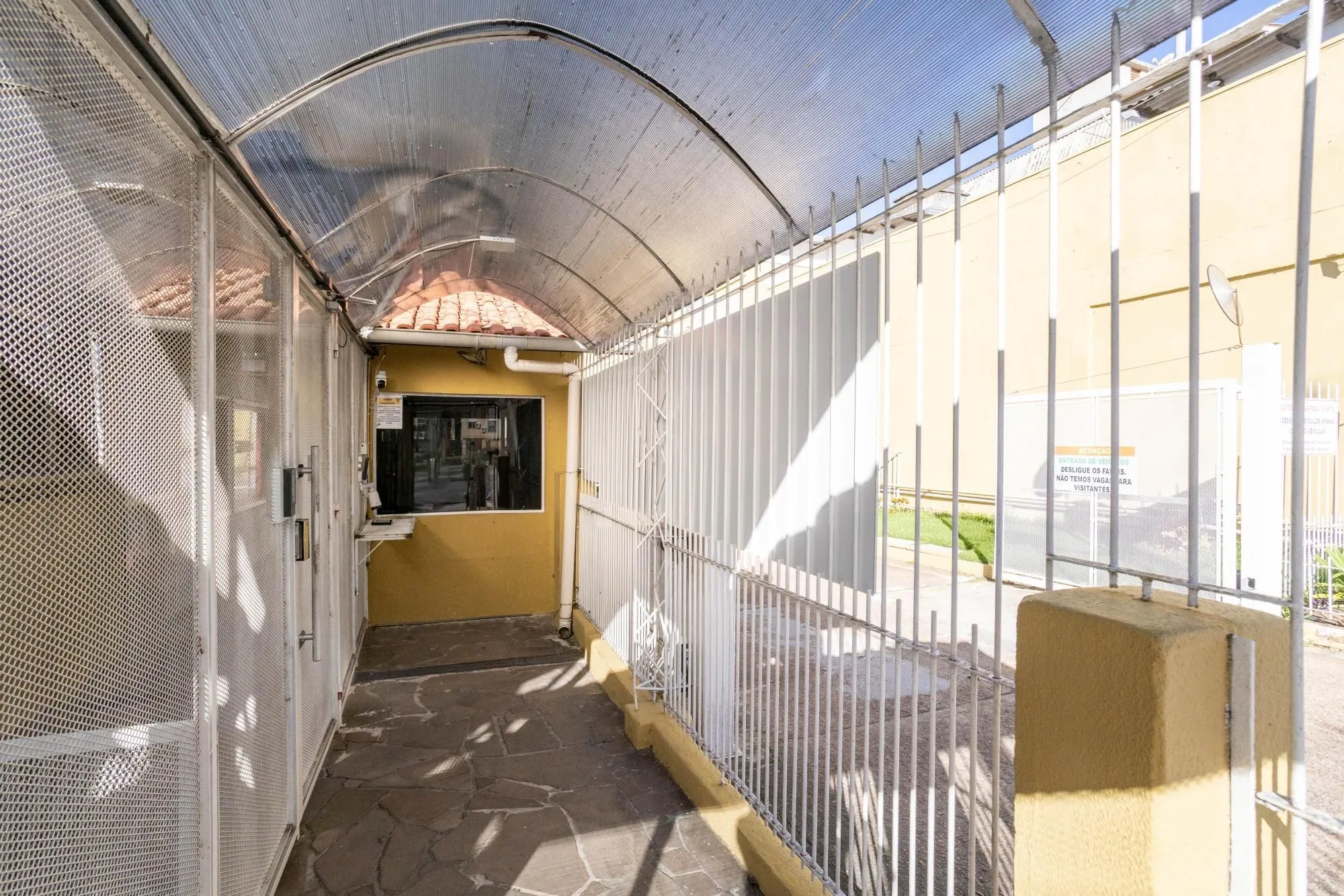 Imagem APARTAMENTO 2 DORMITÓRIOS MOBILIADO, NA WENCESLAU ESCOBAR TRISTEZA PORTO ALEGRE