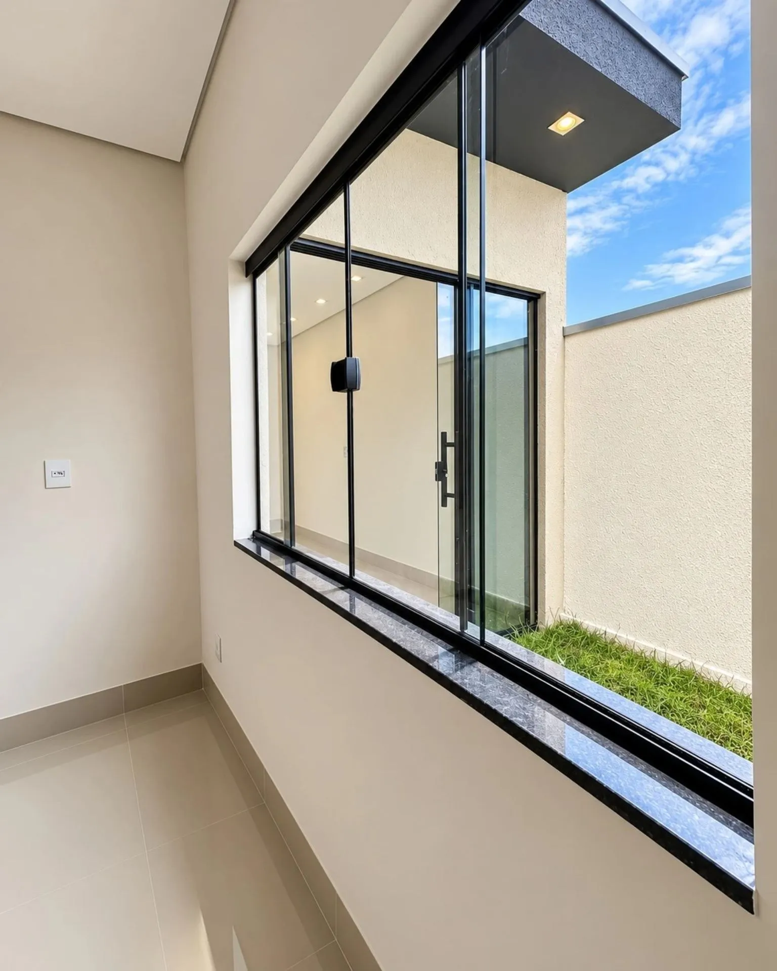 Imagem CASA À VENDA NO JARDIM UNIVERSITÁRIO 3 quartos, sendo 1 suíte master