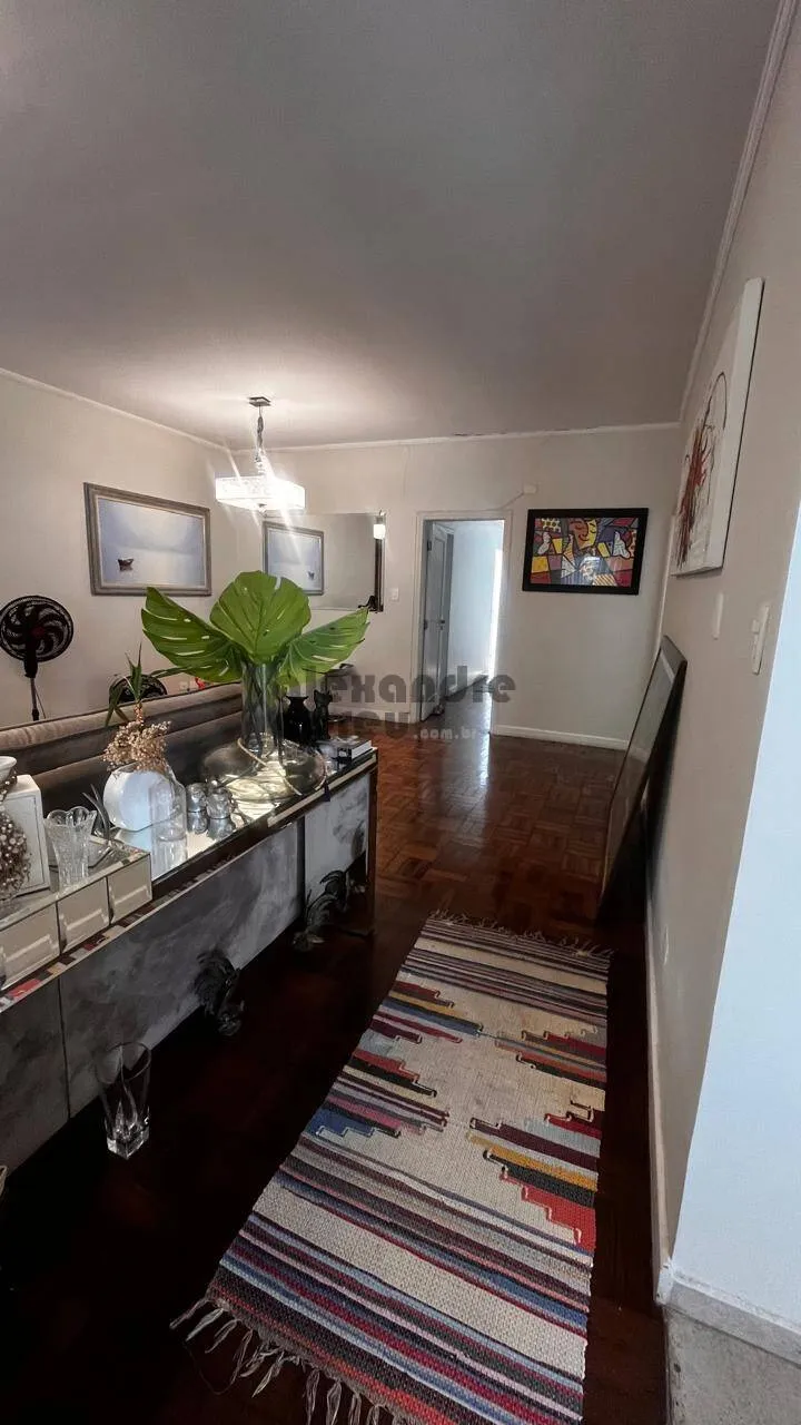 Imagem Casa com com 4 dormitórios próximo ao parque Ibiraquera.