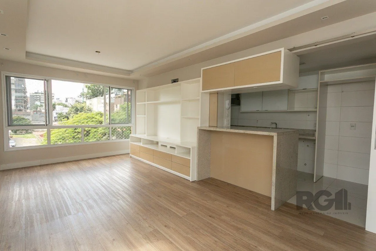 Imagem Apartamento semimobiliado e decorado no bairro Auxiliadora, com 91 m²