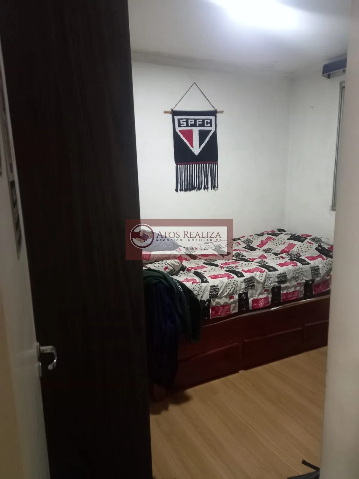 Imagem Vendo SUPER Oportunidade no Jardim Lalo. Apartamento de 2 Dormitórios com Armários, Cozinha com planejados, 1 vaga de garagem. Valor R$ 320.000 valor de oportunidade.