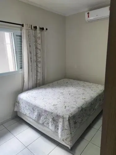 Imagem Casa para Venda em Hortolândia, Jardim Everest, 2 dormitórios, 1 banheiro, 2 vagas