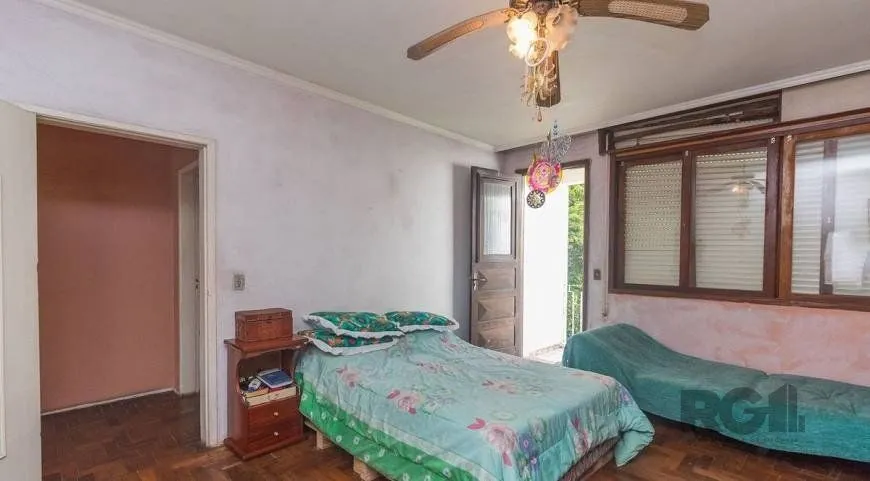 Imagem Casa 250m² - 5 dormitórios, 2 suítes e 4 vagas no bairro Santa Maria Goretti