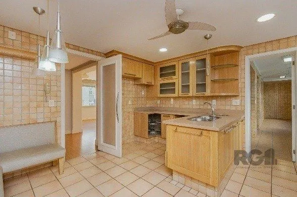 Imagem Vende-se luxuoso apartamento 3 quartos c/ suíte, dependência de empregada, gabinete, 2 vagas cobertas - 283m² - Moinhos de Vento