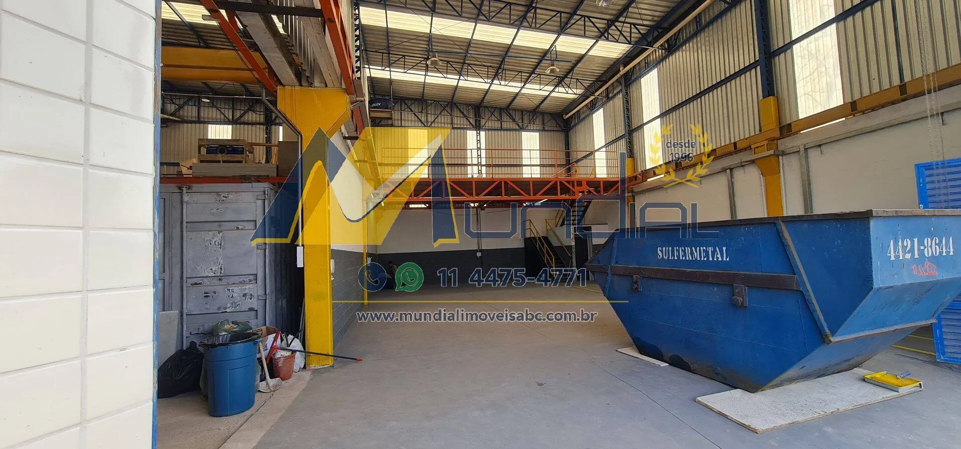 Imagem Galpão para Alugar com 240m², 2 vagas na Vila Homero Thon - Santo André