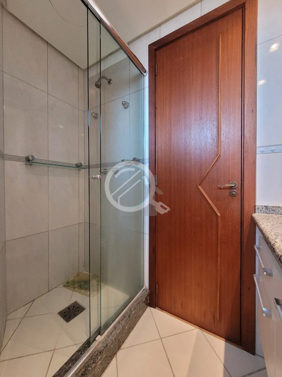 Imagem Apartamento semimobiliado de 75 m², 2 dormitórios sendo 1 suíte e 2 vagas de garagem no bairro Pe...