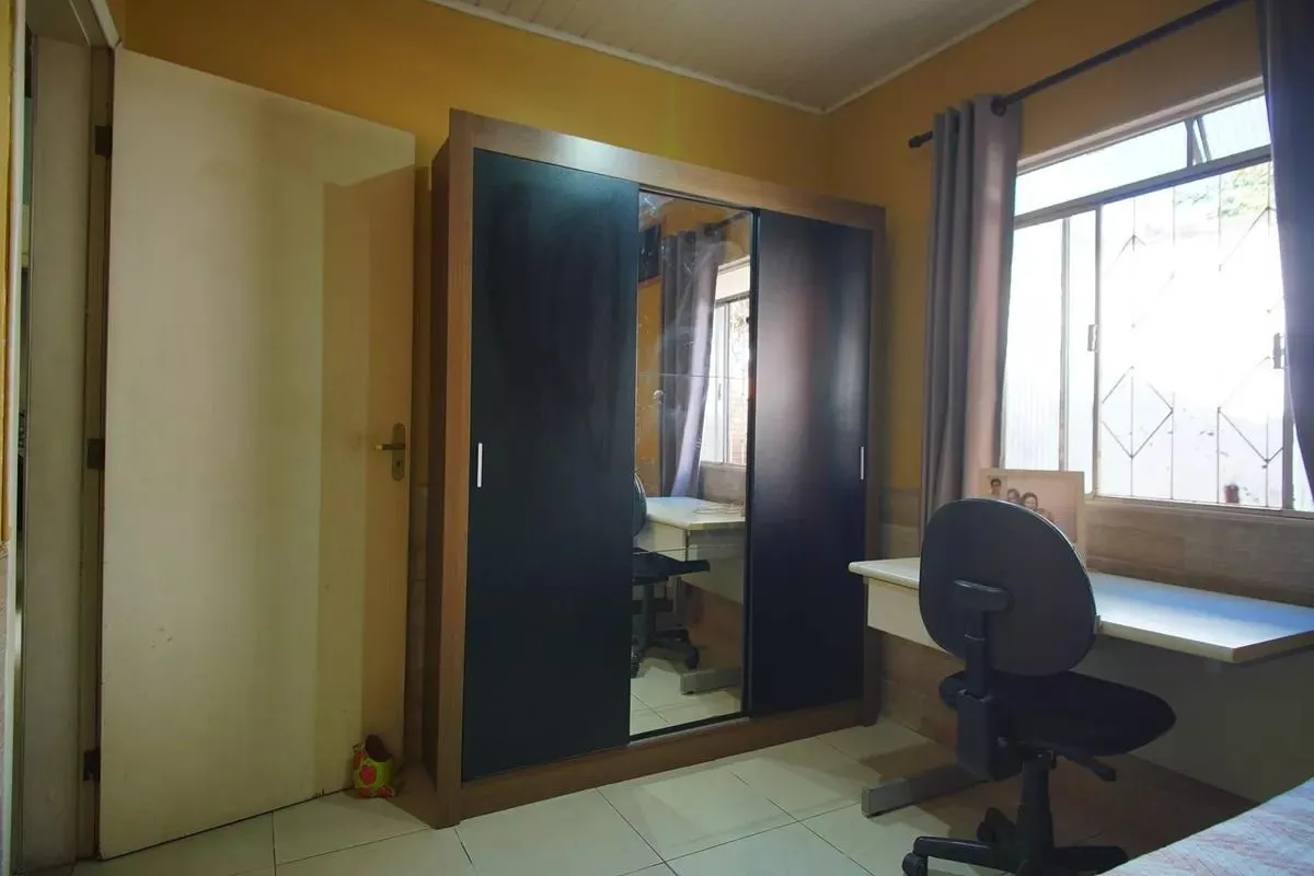 Imagem Casa Térrea com 5 dormitórios, Amplo Terreno de 300m² - Bairro Santa Rosa