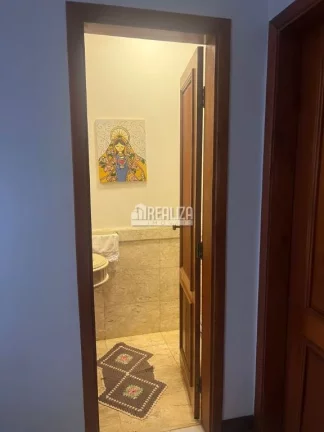 Imagem Casa à venda no bairro Fabrício, em Uberaba - 3 dormitórios, piscina e varanda!
