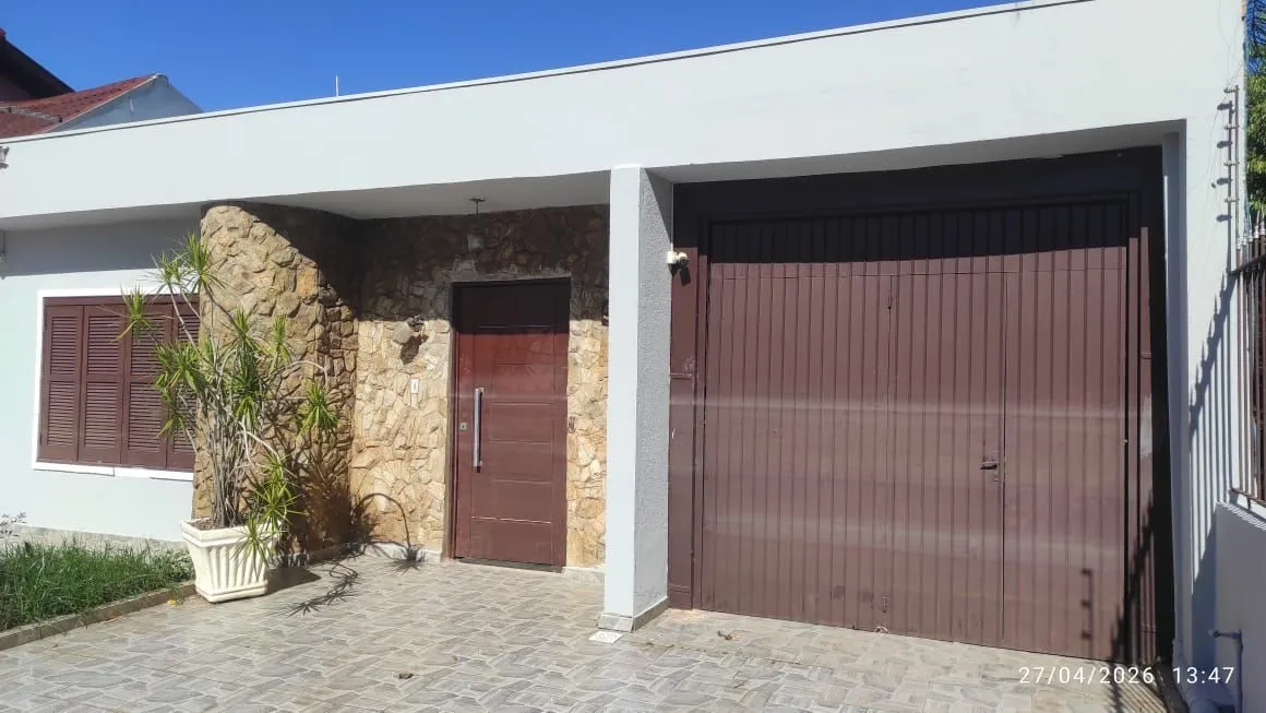 Imagem Casa com piscina e salão de festas a venda Canoas / 3 Dormitórios