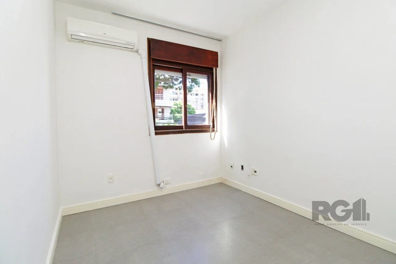 Imagem Apartamento de 2 dormitórios e 1 vaga de garagem no bairro Santana em PoA