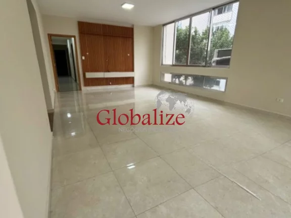 Foto do imóvel Apartamento à venda com 300m², 4 qurtos, 1 suíte, dependência, vista mar por R$1.320.000,00 no Gonzaga em Santos