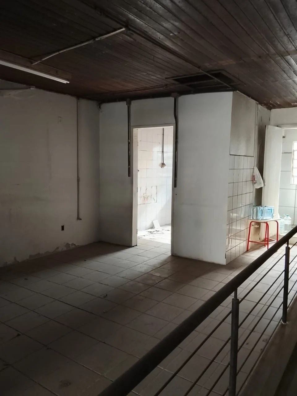 Imagem Prédio na Duque de Caxias, desocupado espaço amplo. Preço atrativo.