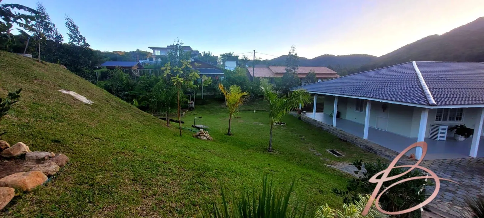Foto do imóvel Chácara com 20.000M² com 2 casas, pomar e açude