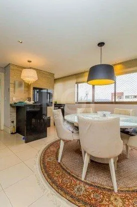 Imagem Excelente apartamento de 03 dormitórios com 4 vagas de garagem.