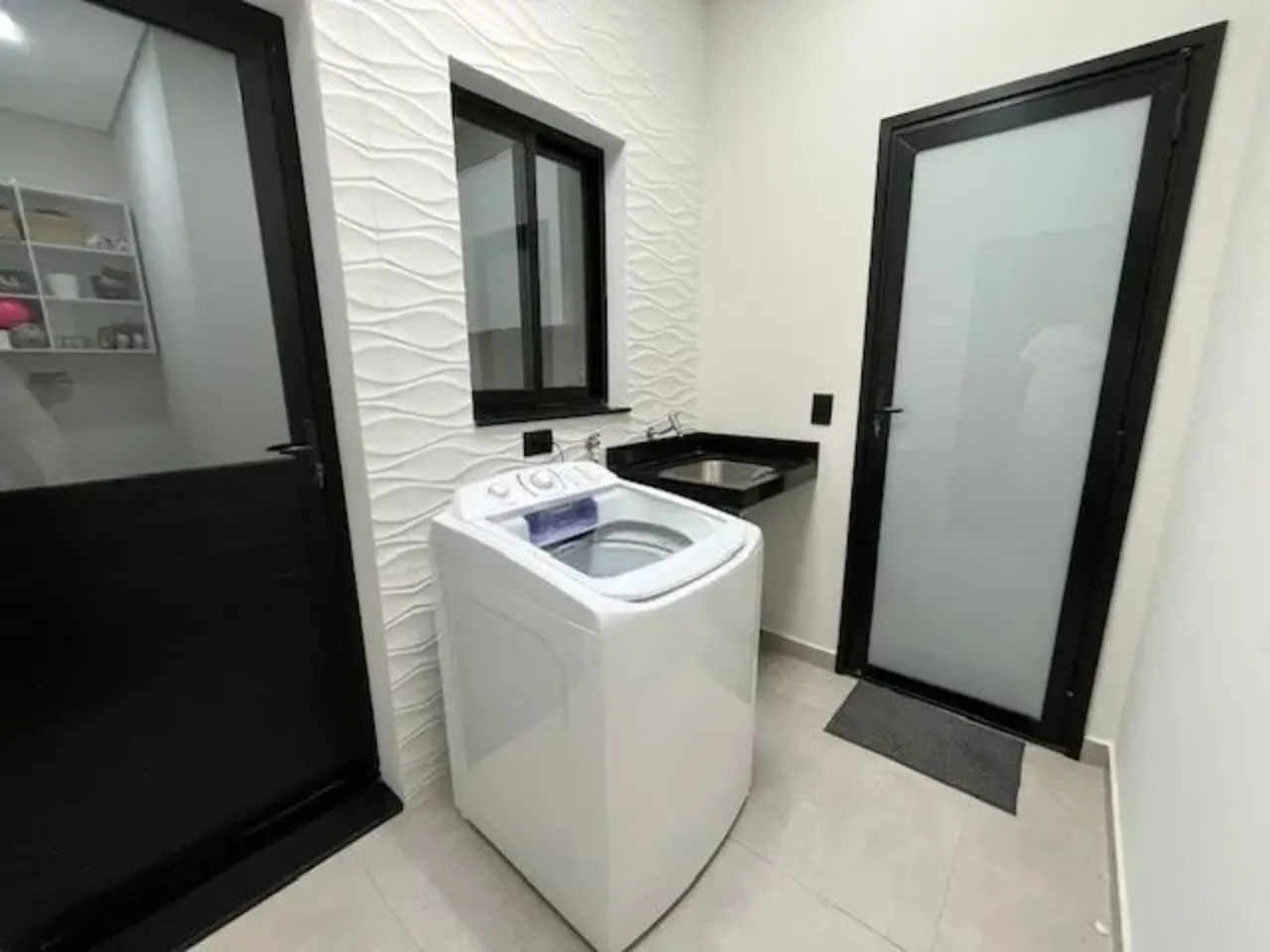 Imagem Casa em Condomínio de Luxo em Sorocaba-SP, 3 Quartos, 3 Suítes, 2 Salas, 5 Banheiros, 4 Vagas, 190m² no Wanel Ville.