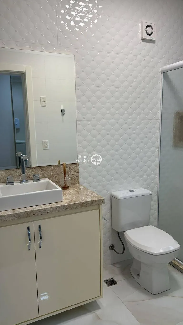 Imagem Vende-se casa próx ao centro de Gramado- 3 Quartos- R$2.620.000,00
