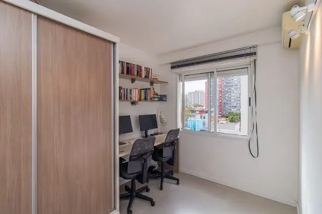 Imagem Apartamento de 2 dormitórios à venda no Bairro Partenon, Porto Alegre.
