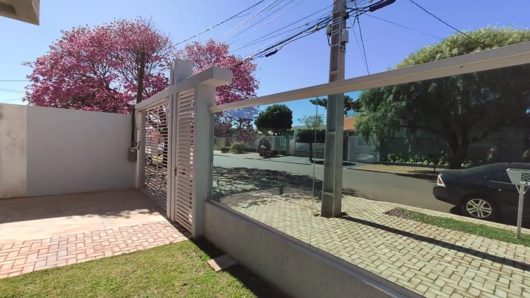 Imagem Sobrado, com 01 suíte mais 2 quartos, Bairro Coqueiral, Cascavel