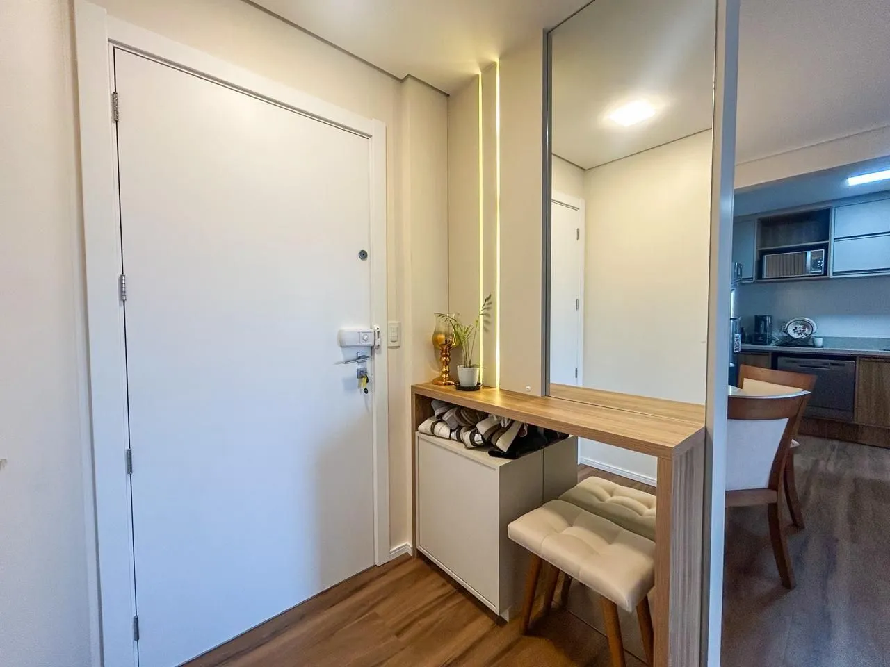 Imagem Impecável apartamento 03 dormitórios, 01 suíte - 87m² privativos, condomínio completa infra no Bairro Santa Tereza - Vaga dupla coberta.