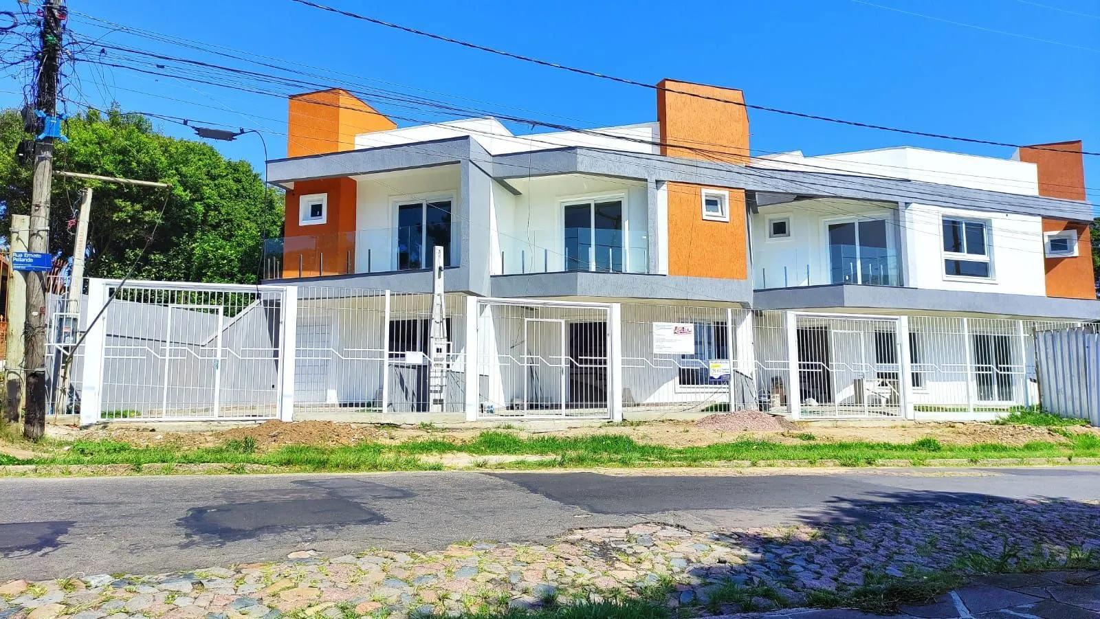 Sobrado 3 dormitórios com suíte à venda no Vila Ipiranga Porto Alegre R$ 820.000