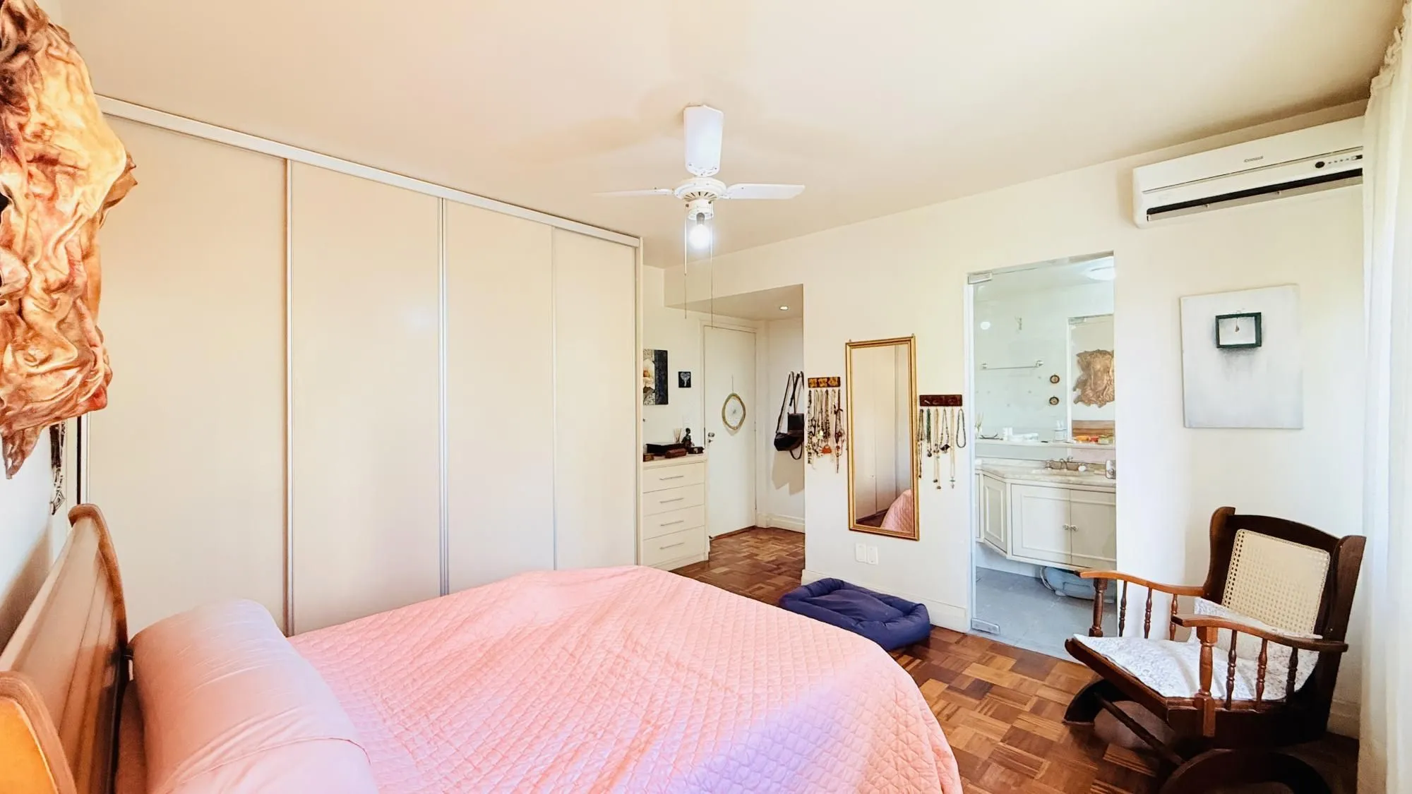 Imagem Apartamento com 3 quartos, 1 suíte, à venda na Avenida Doutor Nilo Peçanha, 1121, Três Figueiras, Porto Alegre