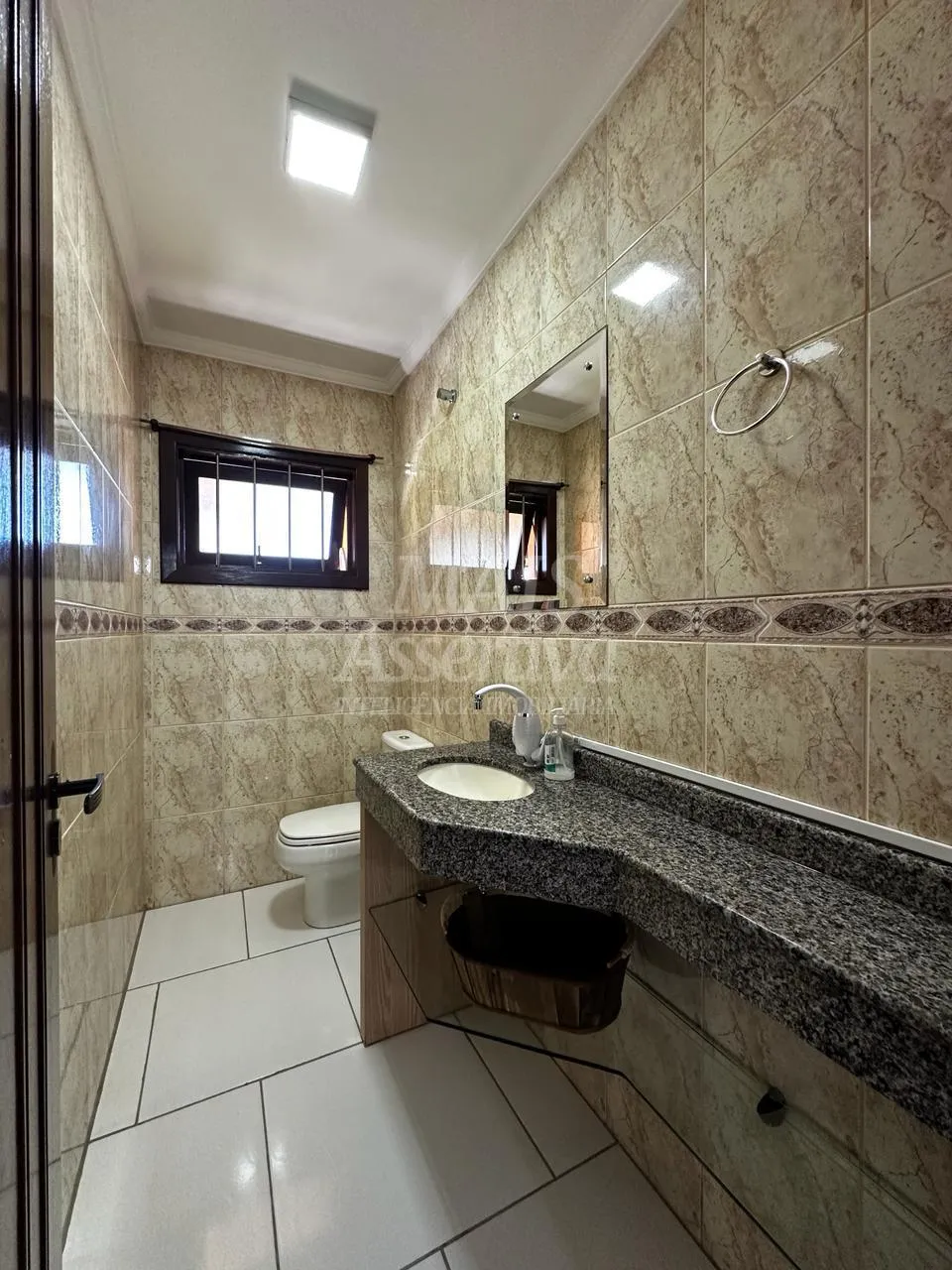 Imagem Casa 05 dormitórios para venda em Xangrilá