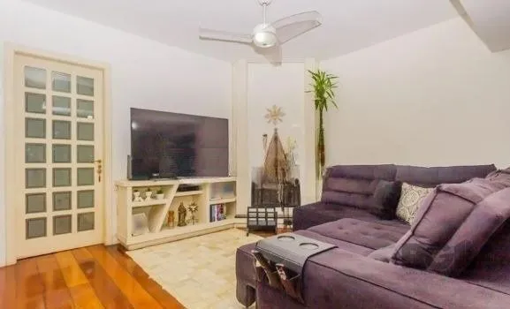 Imagem Casa com 7 Quartos e 6 vagas à Venda, 470 m² no Bairro Petrópolis