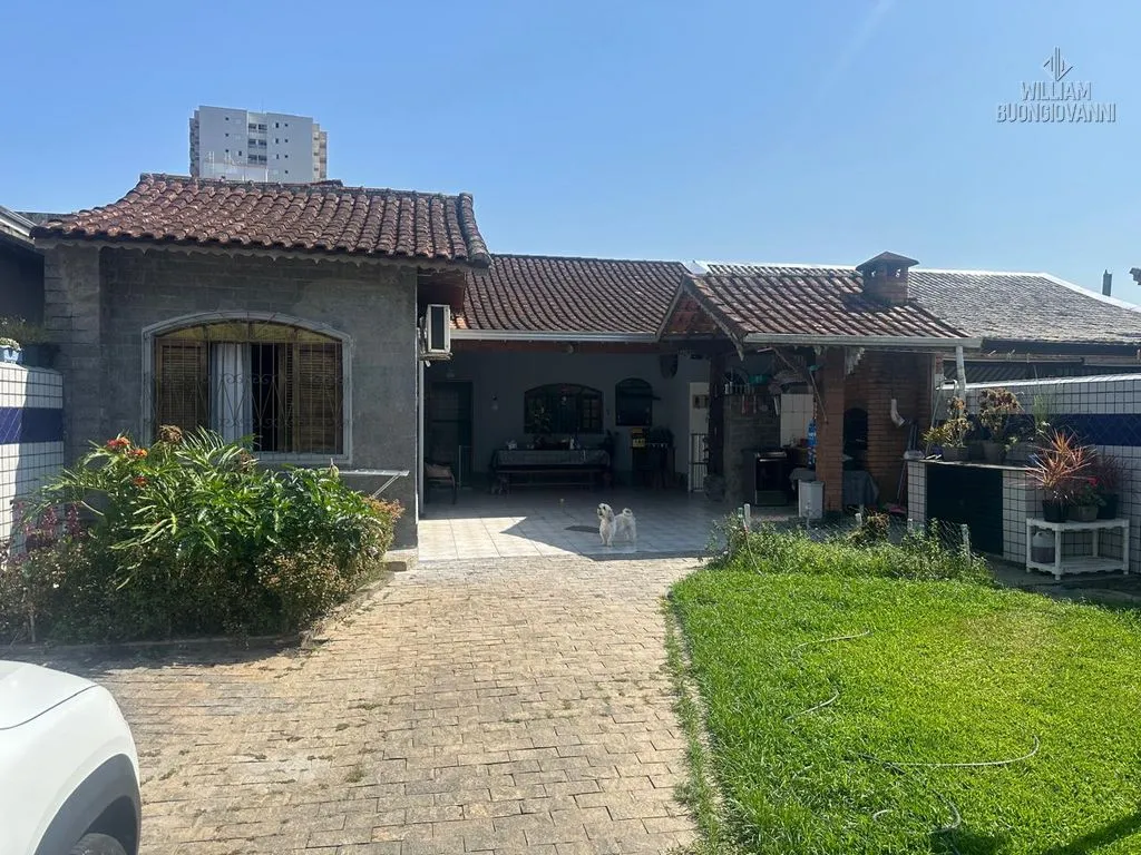 Foto do imóvel BELISSIMA CASA NO CANTO DO FORTE A 700M DA PRAIA! em Canto do Forte, Praia Grande - SP