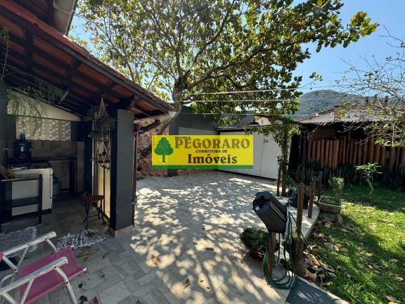 Imagem Oportunidade Imperdível: 3 casas à Venda na Martim de Sá; 2 Lotes; 720m² totais!