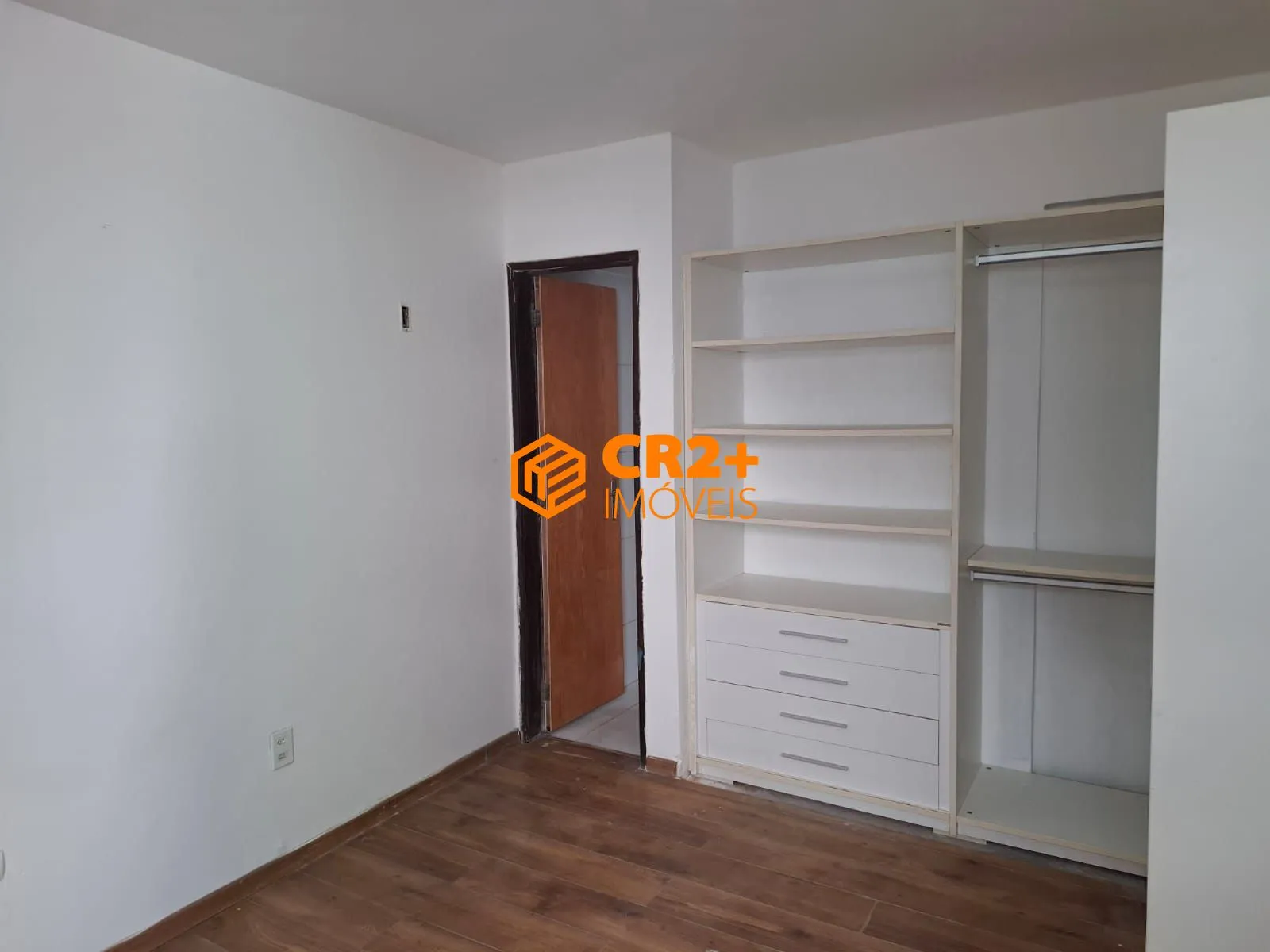 Imagem Vendo apartamento reformado em Boa Viagem com 121m²
