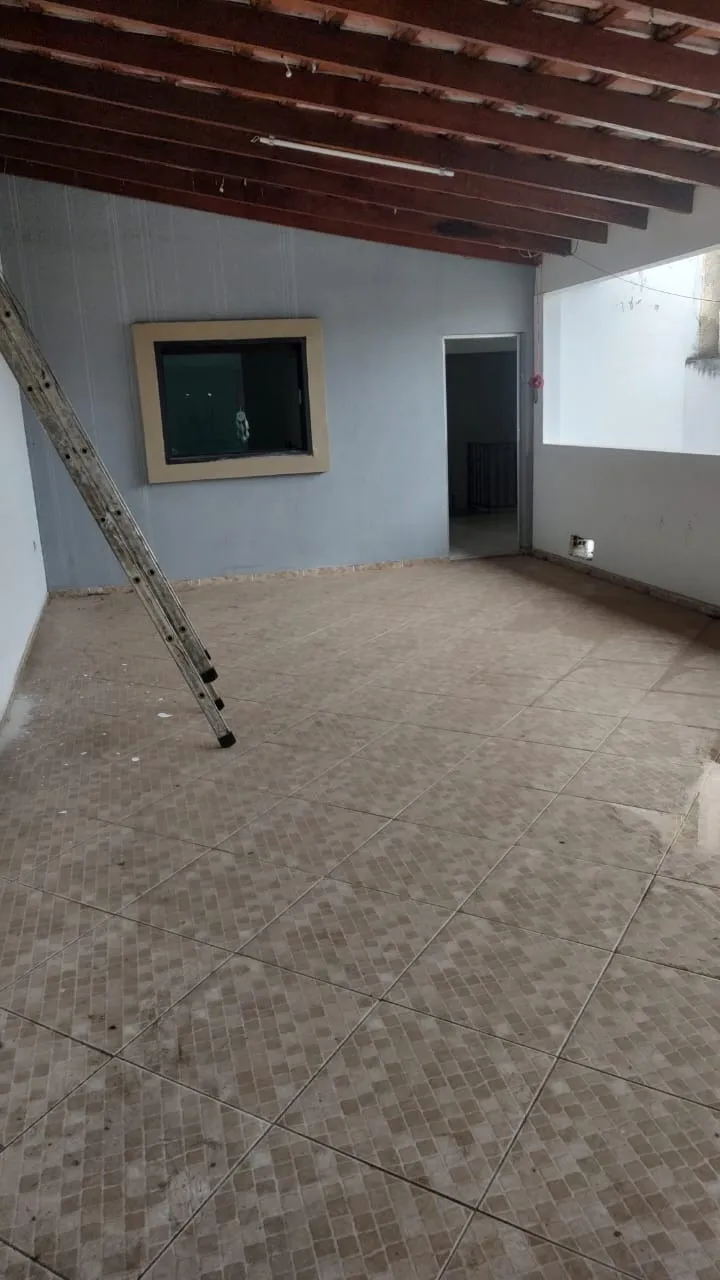 Imagem Sobrado com 4 Dormitórios e Terraço Gourmet em Localização Privilegiada