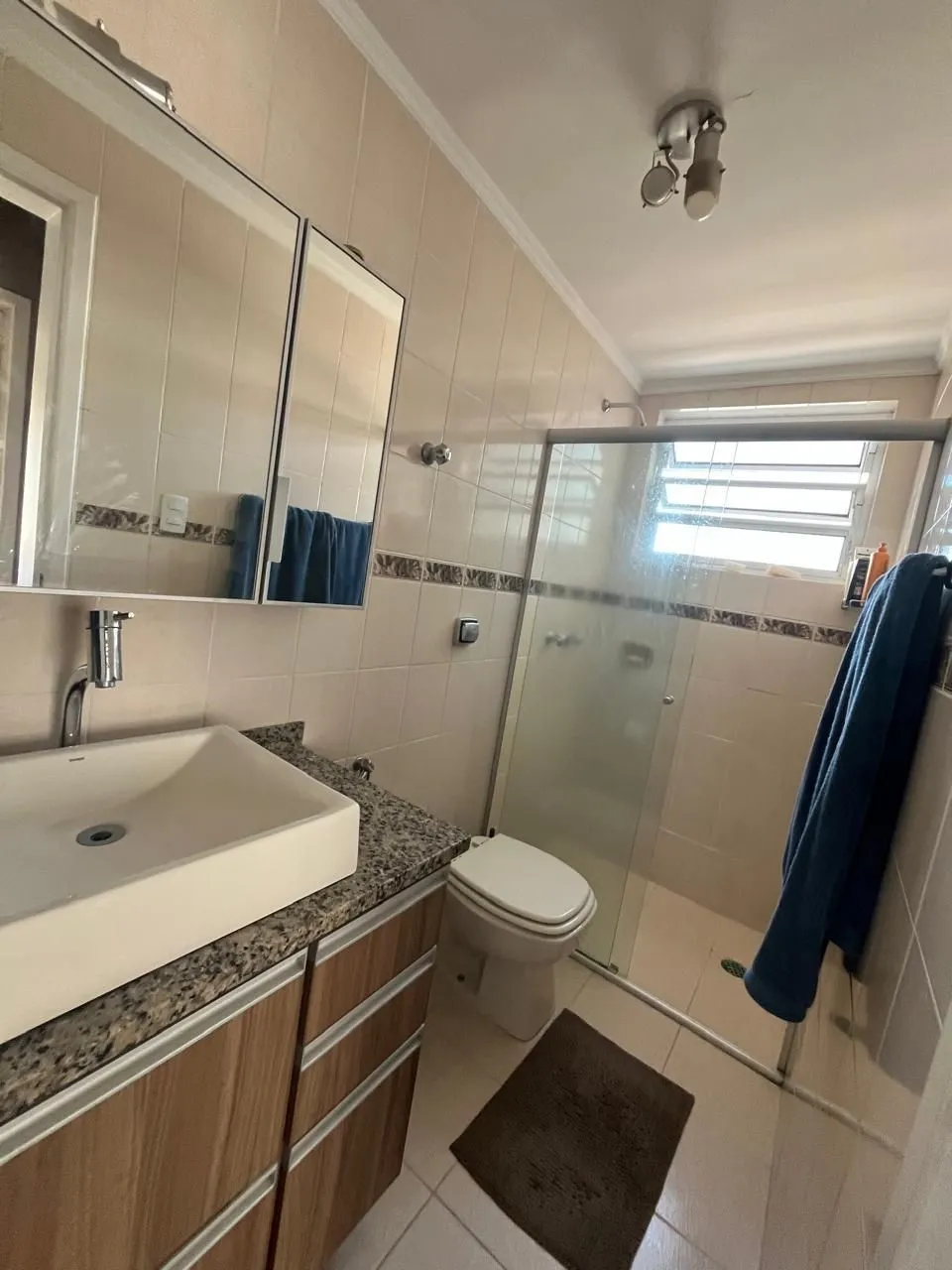 Imagem Apartamento de 2 quartos, 2 banheiros e 1 vaga de garagem no bairro Santana POA