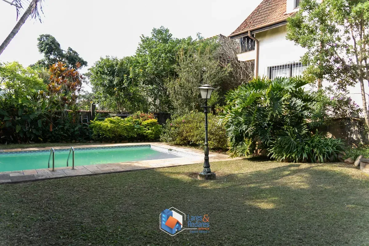 Imagem Sobrado para venda em Jardim Riviera com 5 quartos, sendo 1 suíte, 255m²