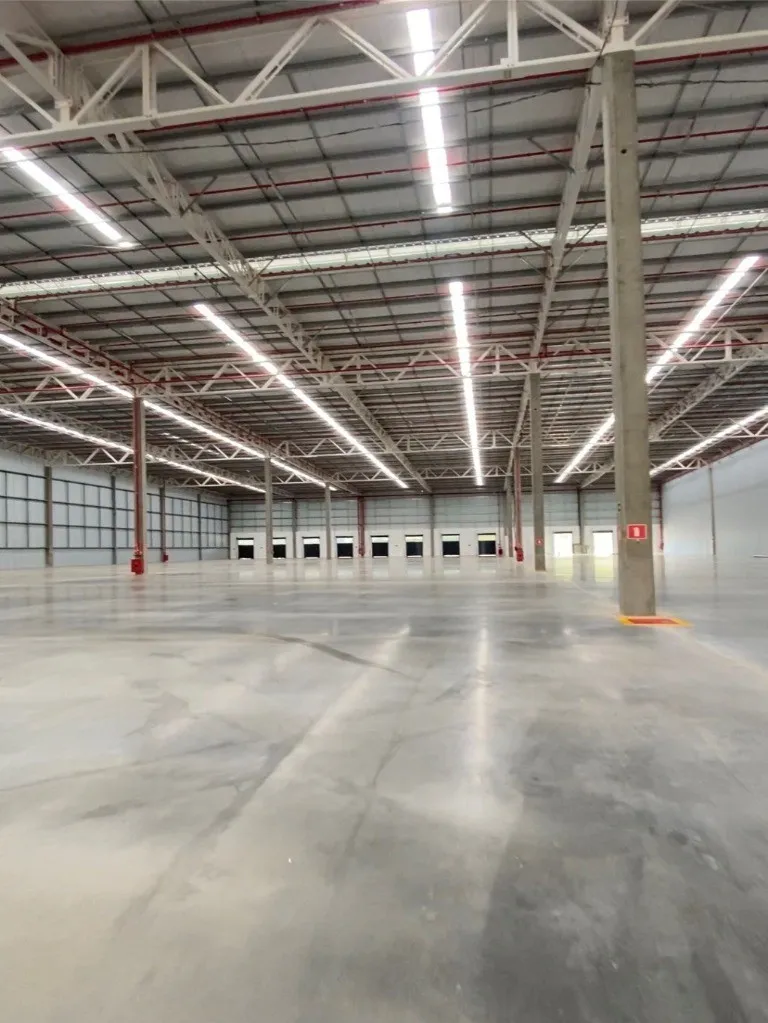 Imagem Galpão logístico Comercial para Locação em Extrema-MG: Centro, 12 Vagas, 2.929,21 m² de Área.