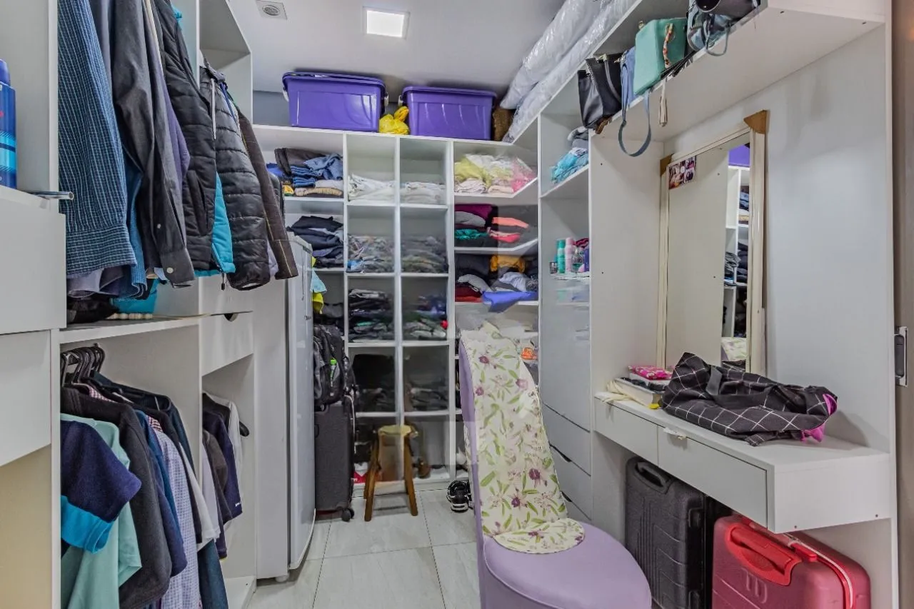 Imagem Casa com piscina e 3 quartos à venda em Cachoeirinha