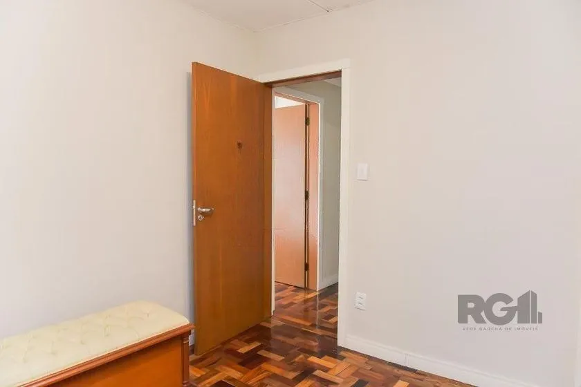 Imagem Casa de 197m² - 5 dormitórios, 3 vagas no bairro Rubem Berta