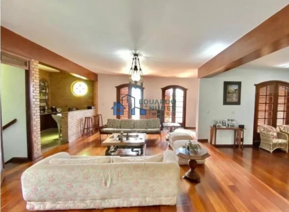 Imagem EXCELENTE CASA NO MANGABEIRAS COM 05 QUARTOS,02 SUÍTES E 04 VAGAS.