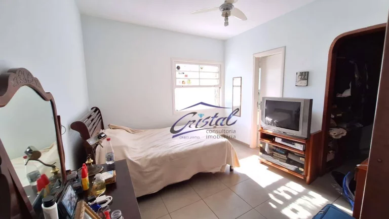 Imagem Casa térrea elevada com 4 quartos 4 suítes 4 vagas de garagem com piscina.