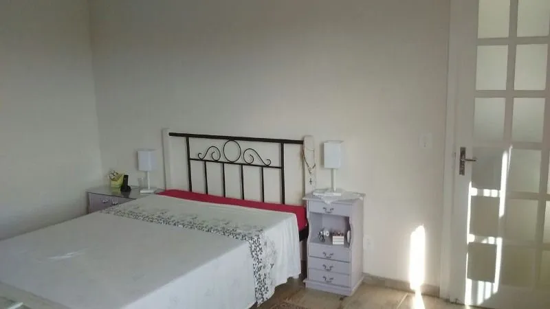 Imagem Casa para Venda - 200m², 3 dormitórios, 2 vagas - Centro
