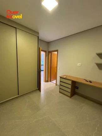 Imagem Casa em condomínio de alto padrão à venda em Ribeirão Preto-SP. 4 quartos, 4 suítes, 6 banheiros, 4 vagas de garagem. 192,85 m². Quer Imóvel Negócios Imobiliários.