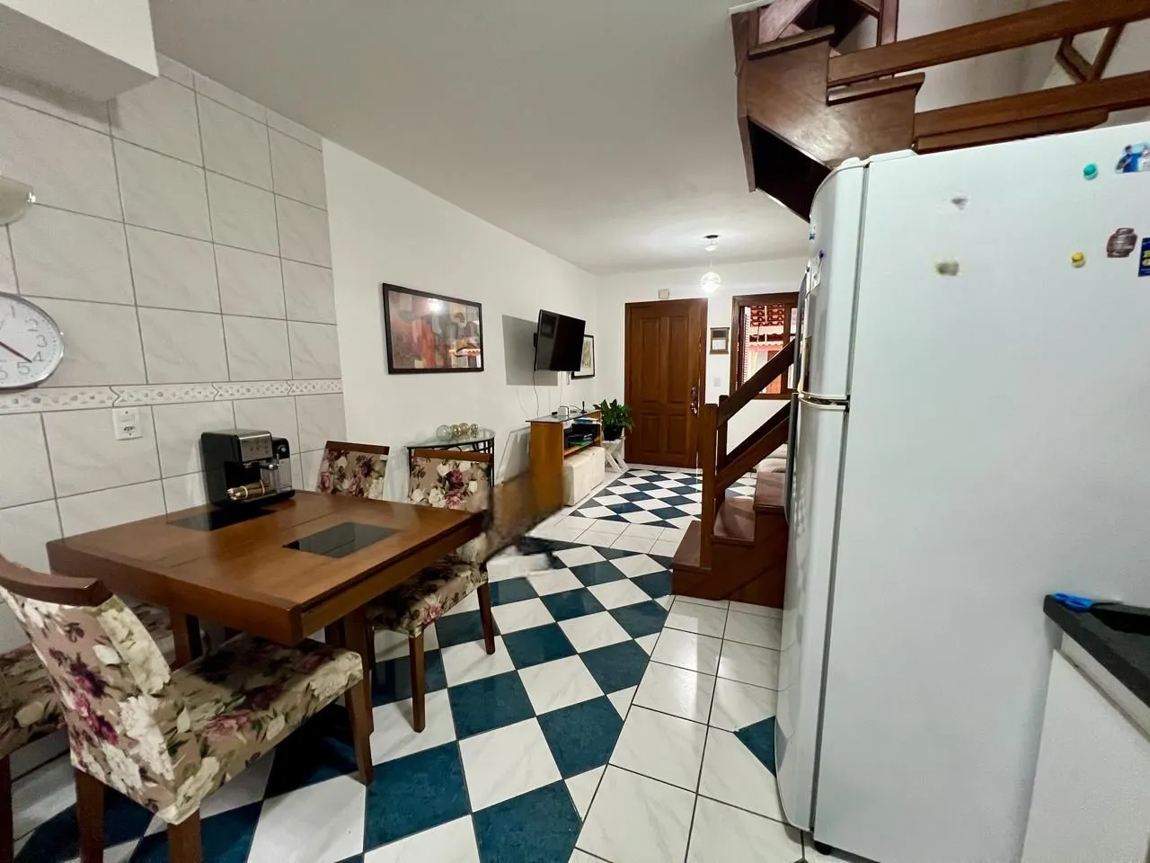 Imagem Casa em condomínio fechado com 94m2, 3 dormitórios no bairro Camaquã.