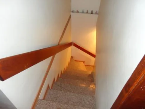 Imagem VENDA DE SOBRADO NO JARDIM PRESIDENTE DUTRA, EM GUARULHOS/SP, 300m² com 4 quartos, suíte, salão amplo e coberto e garagem para 02 autos. CONSULTE-NOS.