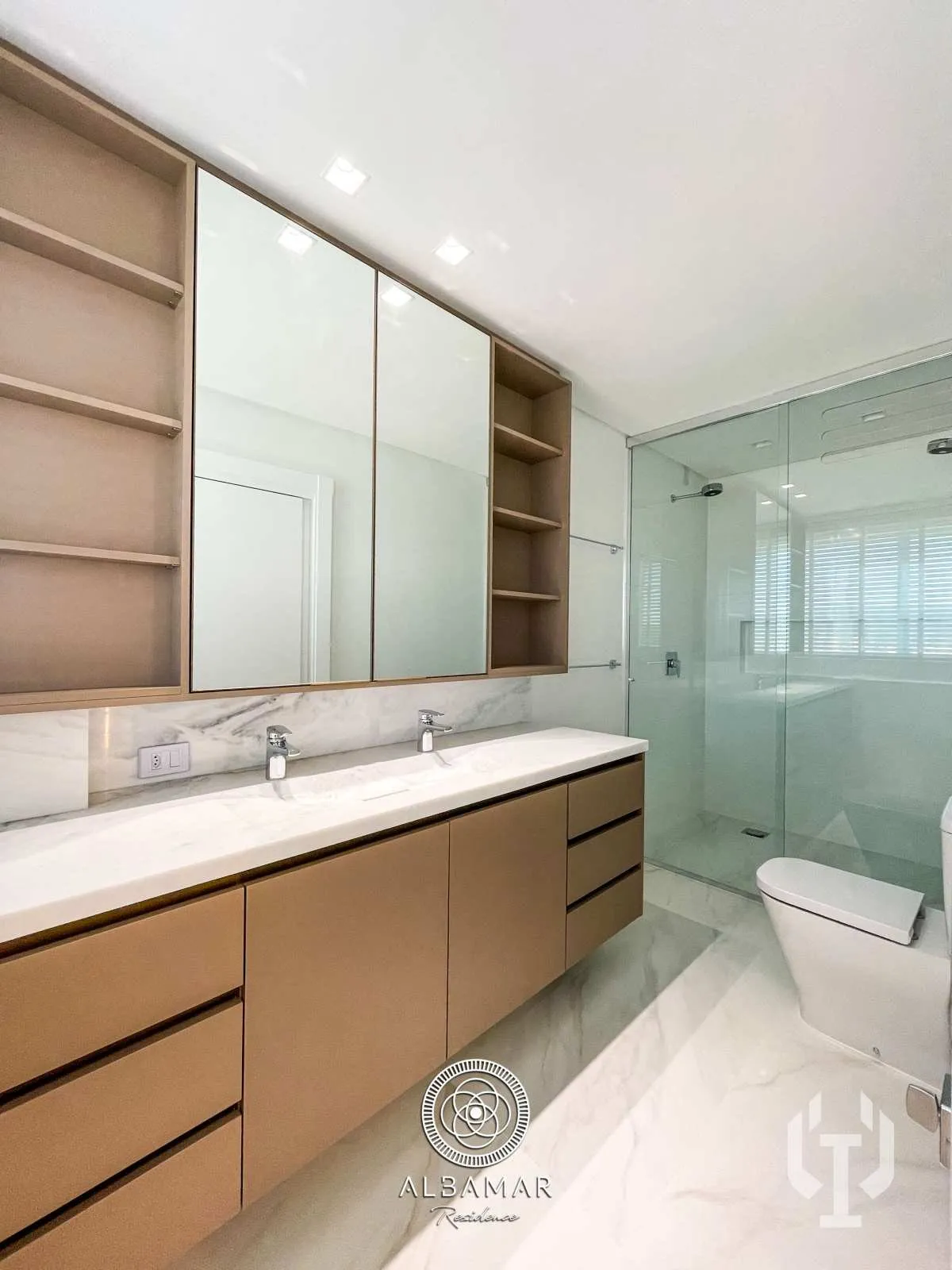 Imagem Apartamento à venda, no Albamar, em Itapema, Meia Praia, com 4 quartos, 255m2