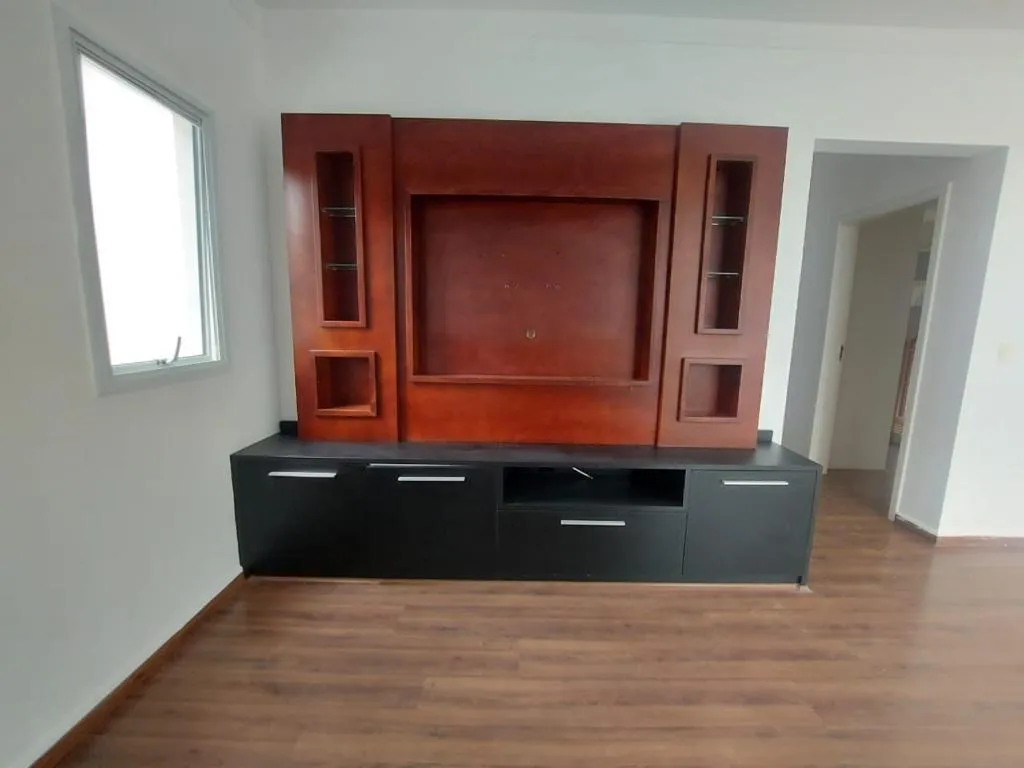 Imagem Casa Sobrado de 489m² de Terreno Localizado no Jardim Residencial Village Vert!