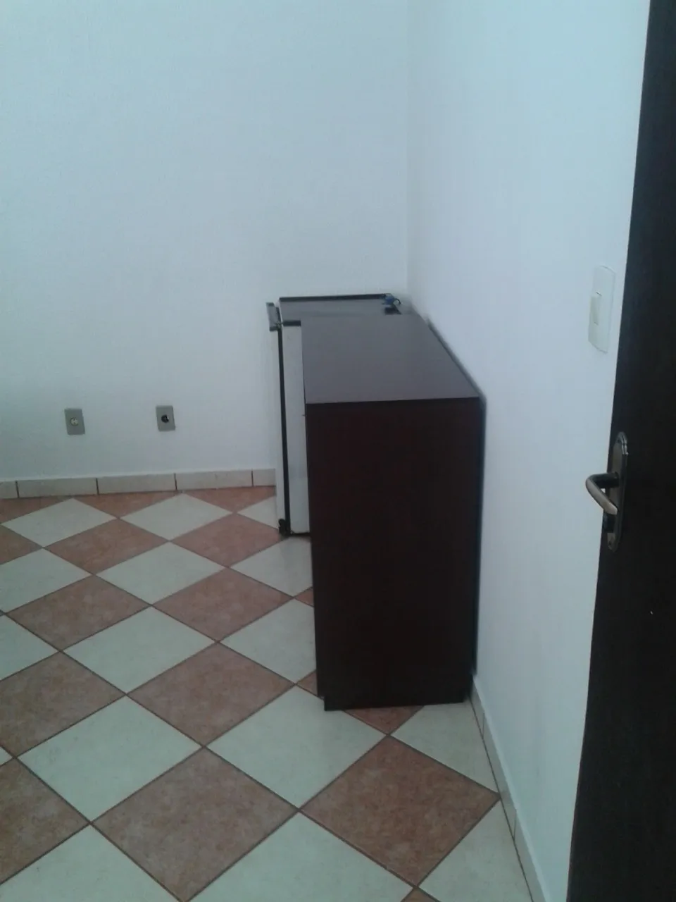 Imagem Sala Comercial para Locação no Centro de Sorocaba-SP: 1 Sala, 1 Banheiro, 12m² de Área