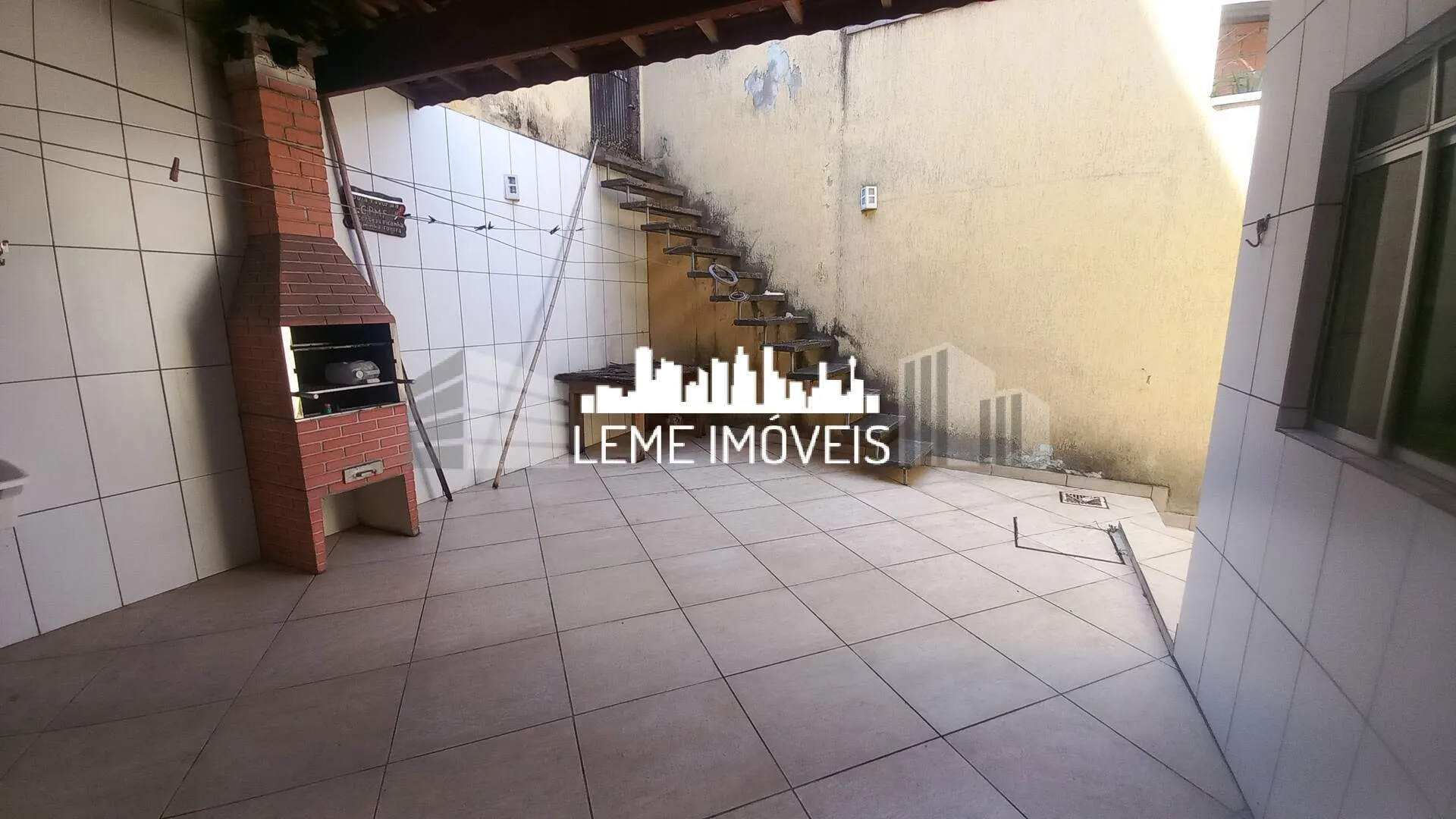 Imagem SOBRADO COM "02" (DOIS) DORMITÓRIOS, "01" (UMA) SALA, "01" (UMA) COZINHA COM ARMÁRIO PLANEJADO E M...