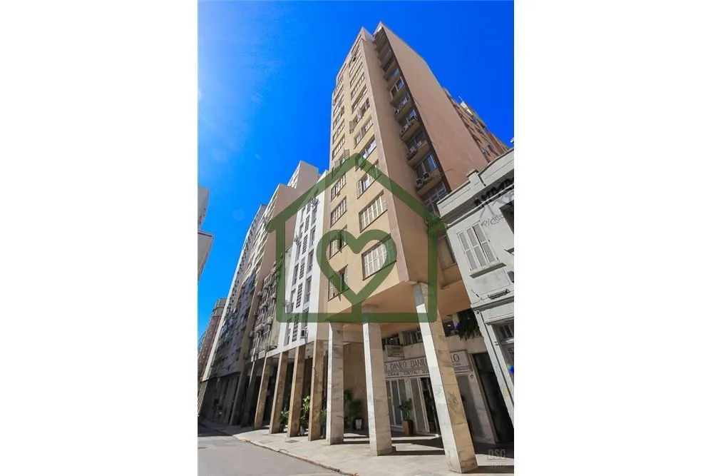 Apresentamos um encantador apartamento de dois dormitórios localizado no coração do Centro Histó...