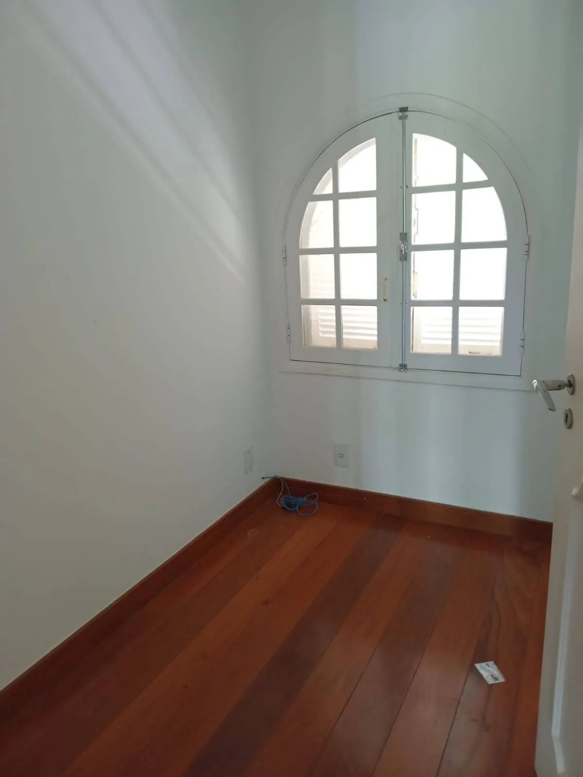 Imagem Casa dos Sonhos à Venda no Tamboré 1: Conforto, Lazer e Privacidade