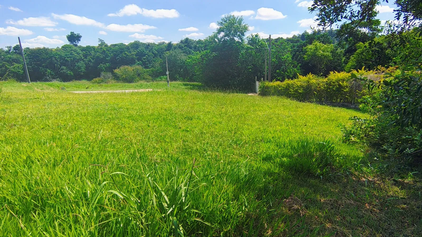 Imagem Terreno de 800m² com Vista para o Lago no Condomínio Village da Serra - Araçoiaba da Serra-SP