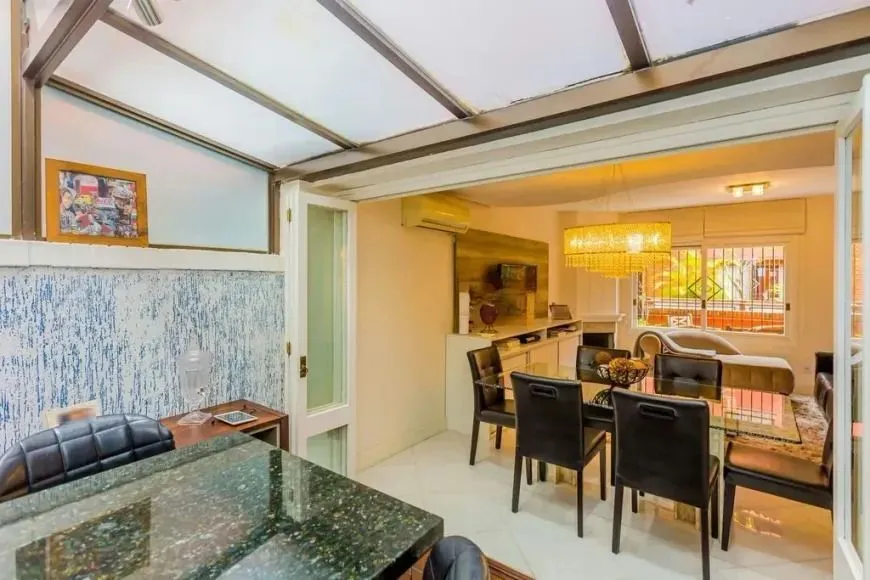 Imagem Belíssima casa em Condomínio com 3 dorm - próximo ao Iguatemi
